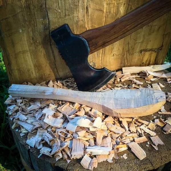 1.7 lbs. WoodCraft Camp Carver, 16 in. Curved Handle, Mask Council Tool